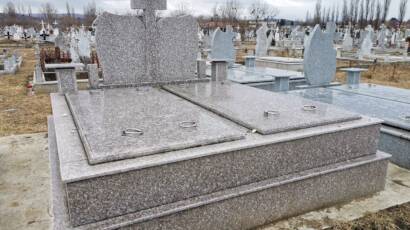 cruci si monumente funerare din granit