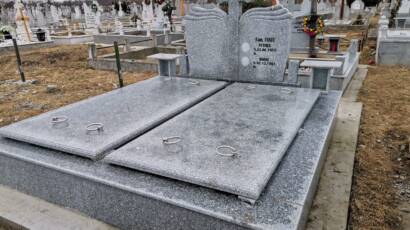cruci si monumente funerare din granit