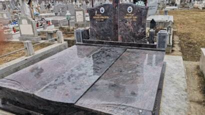 cruci si monumente funerare din granit