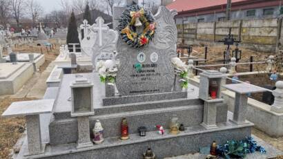cruci si monumente funerare din granit