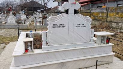 cruci si monumente funerare din granit