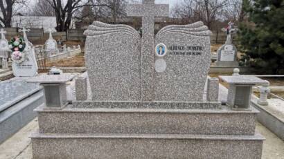 cruci si monumente funerare din granit