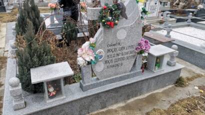 cruci si monumente funerare din granit